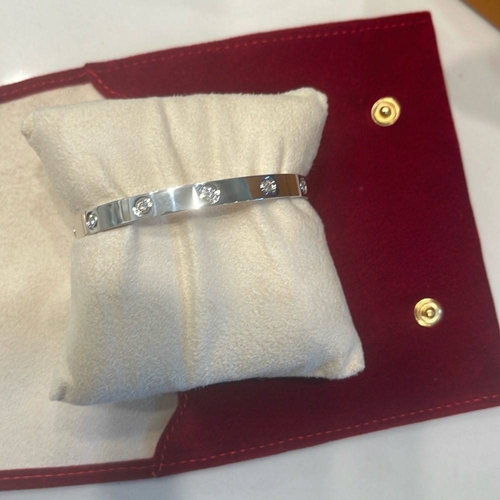Cartier love bracelet 10 diamonds